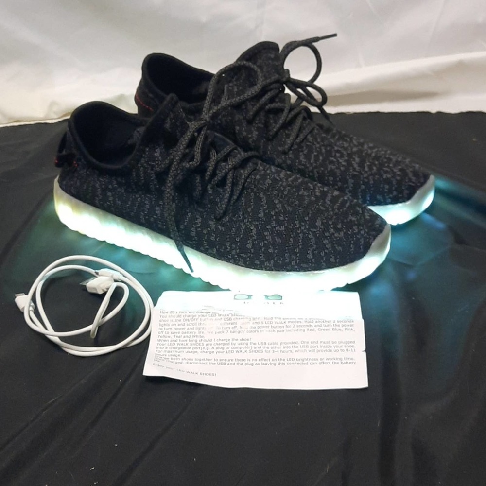 NWOT LED Wwalk light up sole tennis shoes Size 40